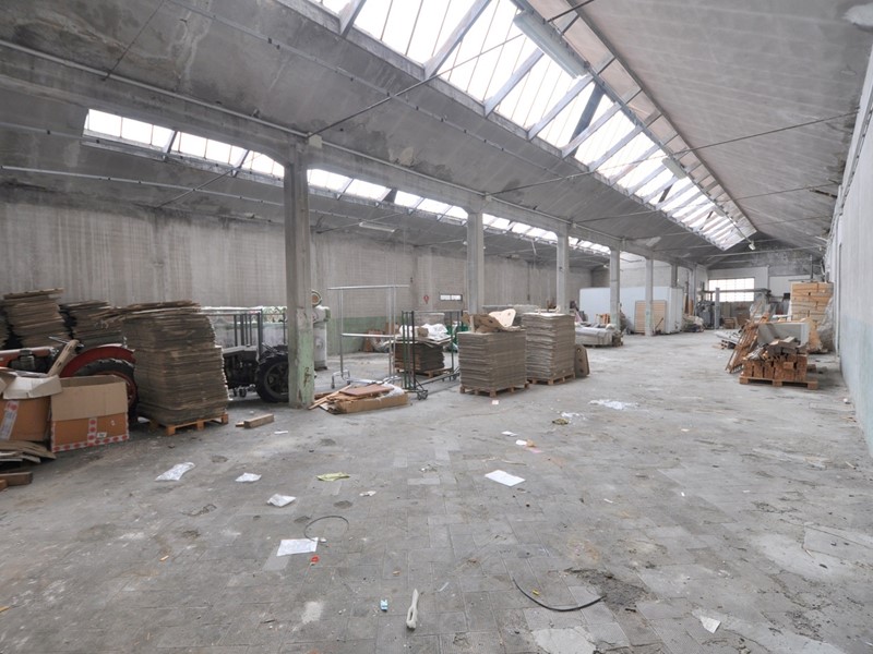 Capannone in Vendita a Inveruno, 180'000€, 600 m²