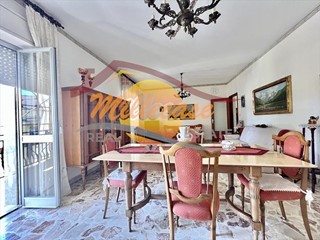 Appartamento in Vendita a Siracusa, zona Grottasanta - Tunisi, 108'000&euro;, 145 m²