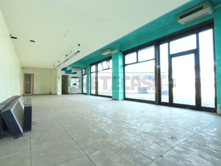 Immobile commerciale in Vendita a Vicenza, 400'000€, 410 m²