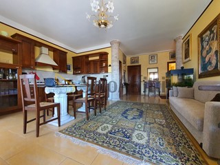 Trilocale in Affitto a Catanzaro, zona Giovino, 800&euro;, 105 m², arredato