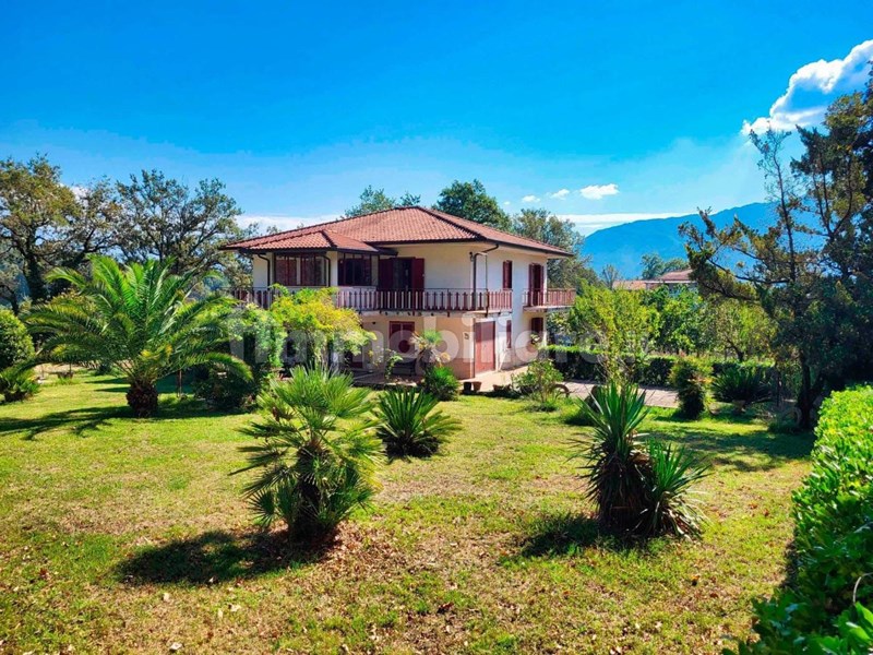 Villa in Vendita a Casalvieri, 170'000€, 260 m², arredato, con Box