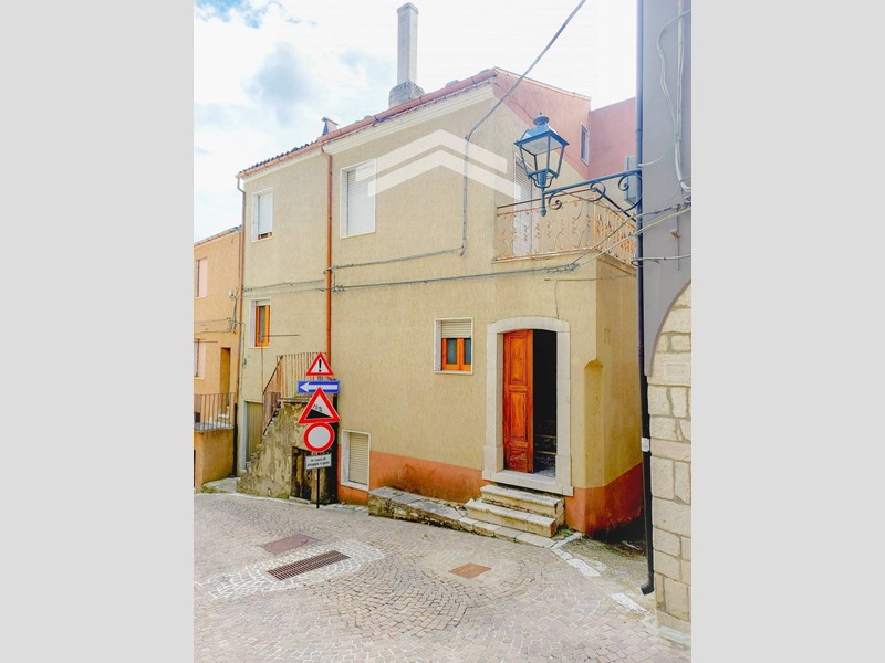 Appartamento in Vendita a Castelbottaccio, 50'000€, 155 m²