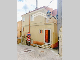 Appartamento in Vendita a Castelbottaccio, 50'000€, 155 m²