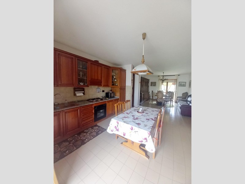 Appartamento in Vendita a Castelfiorentino, 130'000€, 93 m², con Box