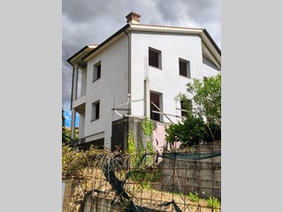 Villa bifamiliare in Vendita a Casciana Terme Lari, zona Lari, 250'000€, 400 m², arredato