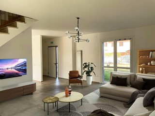 Villetta a schiera in Vendita a Crespina Lorenzana, zona Cenaia, 299'000€, 130 m², con Box