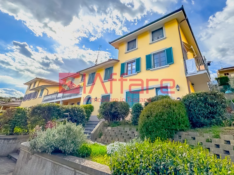 Appartamento in Vendita a Lamporecchio, 225'000€, 175 m², con Box