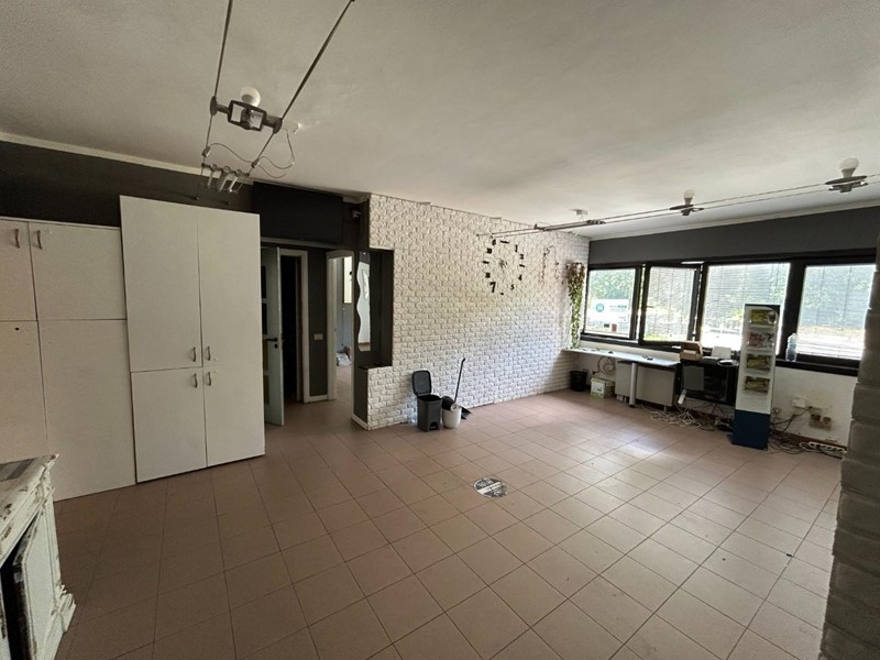 Ufficio in Affitto a Siena, 700€, 84 m²