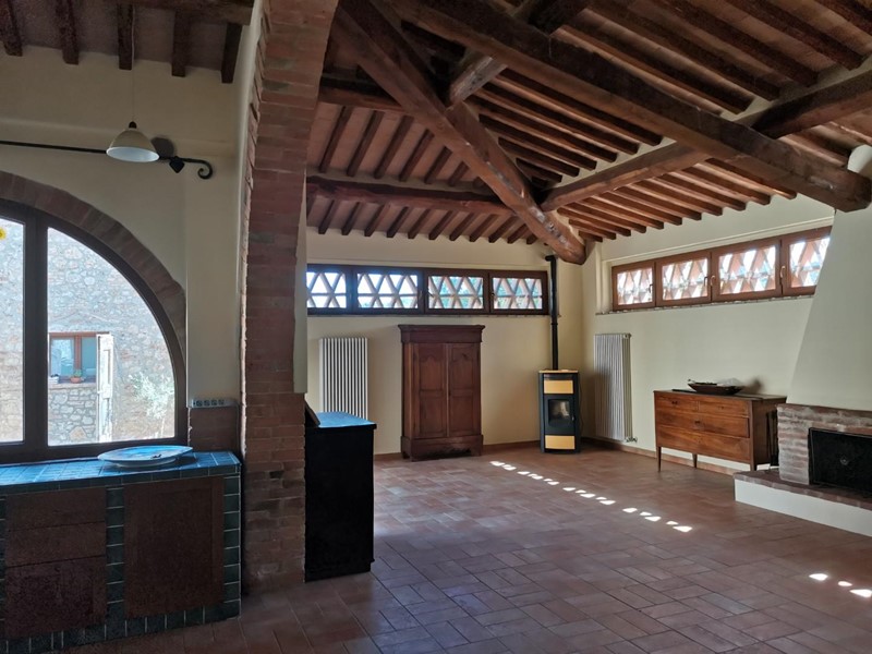 Casale in Vendita a Monteriggioni, zona Abbadia a Isola, 420'000€, 200 m², arredato