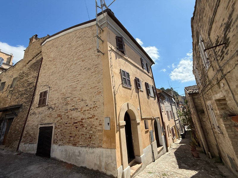 Casa Indipendente in Vendita a Fermo, 60'000€, 105 m²