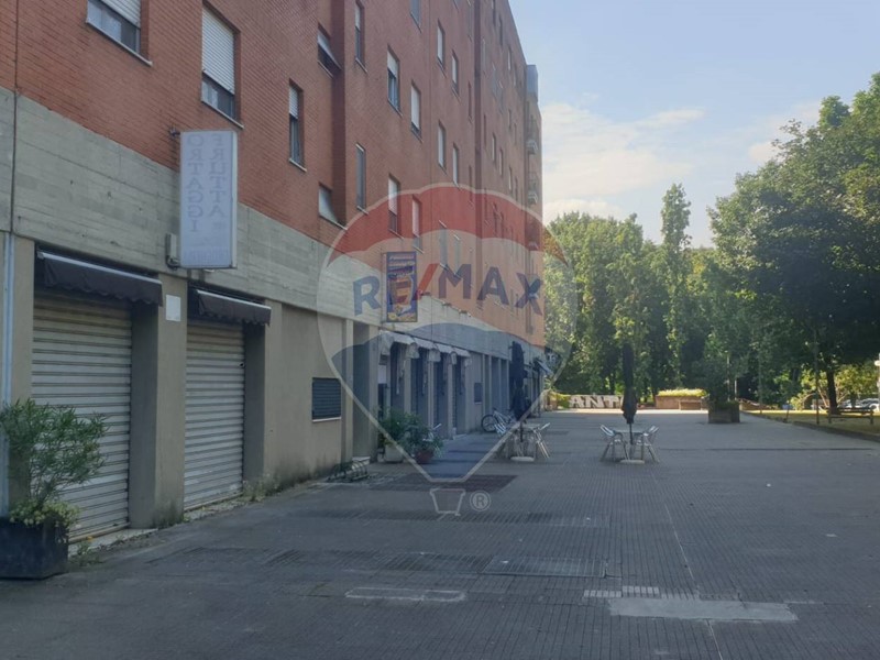 Immobile commerciale in Vendita a San Donato Milanese, 135'000€, 96 m²