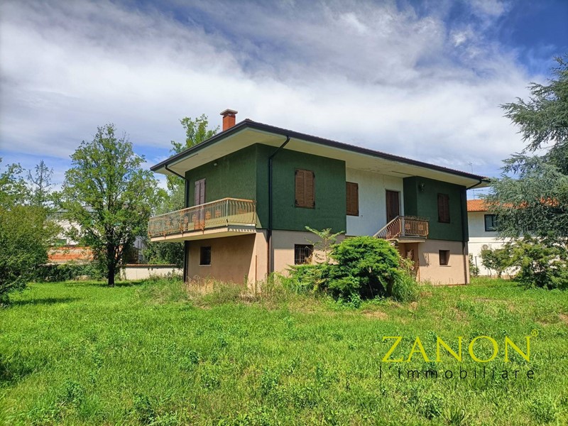 Villa in Vendita a Gradisca d'Isonzo, 298'000€, 143 m²