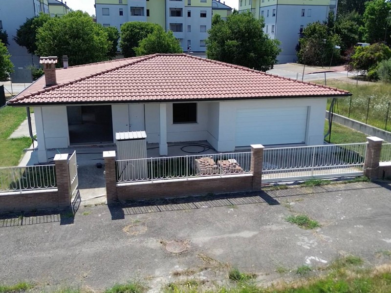 Villa in Vendita a Fidenza, 620'000€, 190 m²