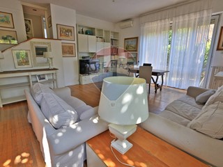 Casa Semi Indipendente in Vendita a Bollate, 430'000€, 235 m²