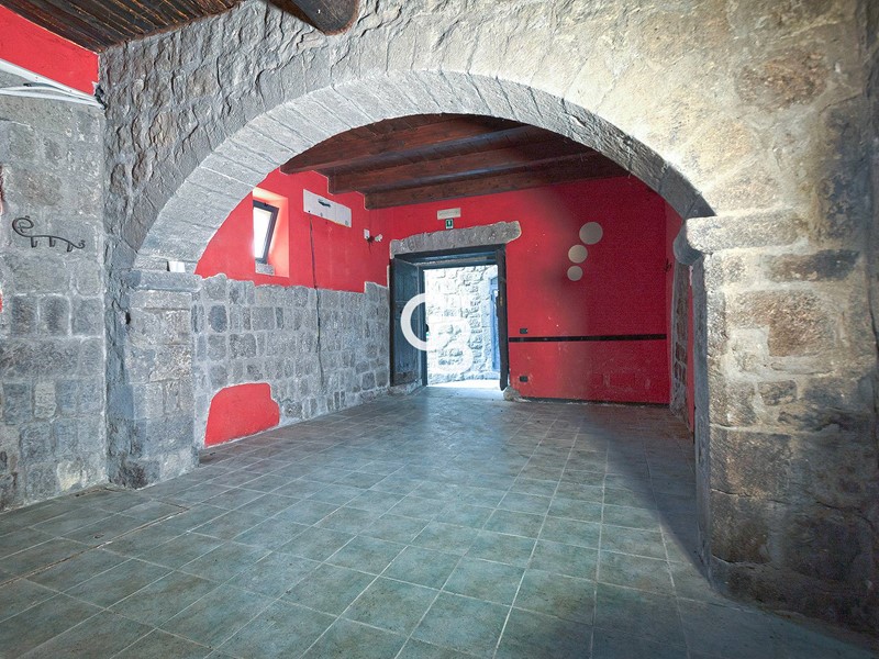 Immobile commerciale in Vendita a Viterbo, 70'000€, 70 m²