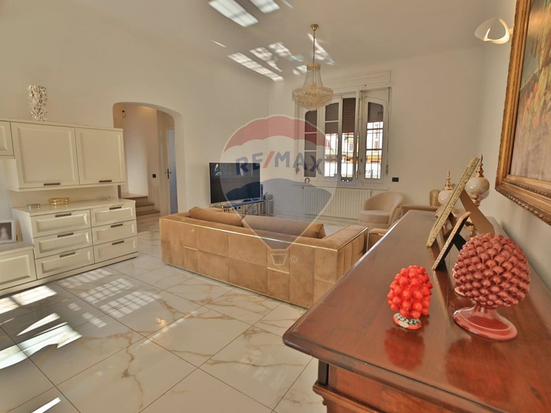 Casa Semi Indipendente in Vendita a Bollate, 550'000€, 212 m²