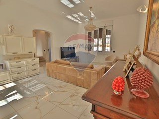 Casa Semi Indipendente in Vendita a Bollate, 550'000€, 212 m²