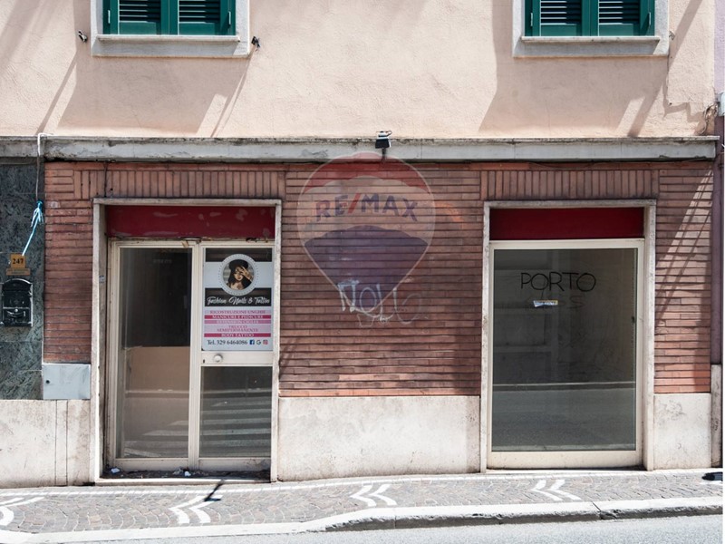 Immobile commerciale in Affitto a Frosinone, 400€, 40 m²