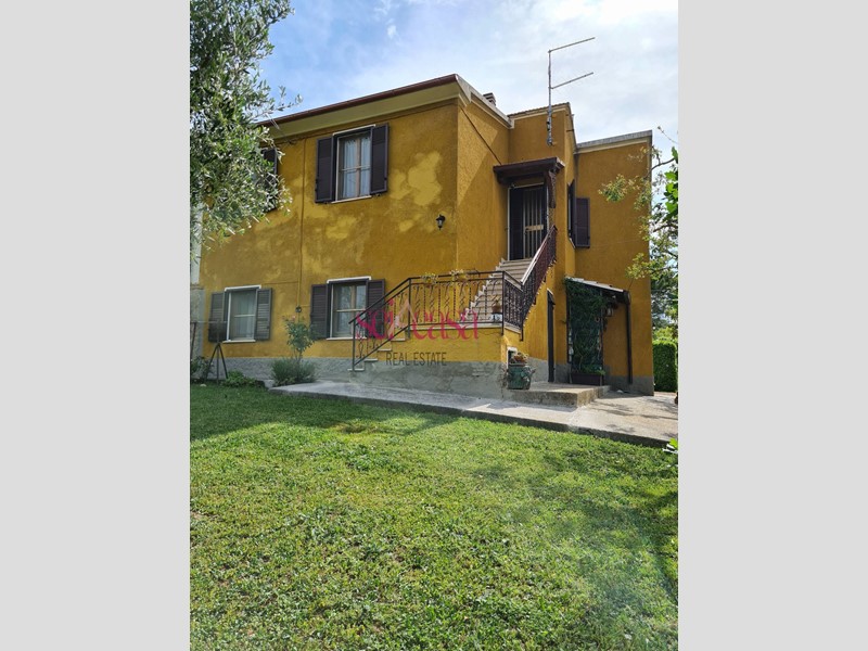 Rustico in Vendita a Cinigiano, 330'000€, 180 m²