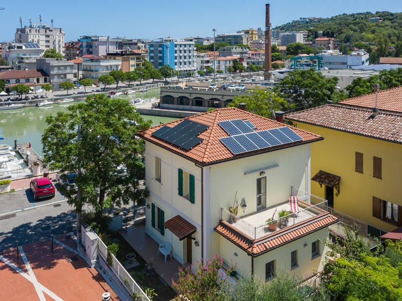 Villa in Vendita a Cattolica, 860'000&euro;, 450 m²