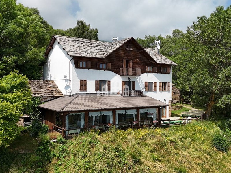 Immobile commerciale in Vendita a Andrate, 390'000€, 351 m²