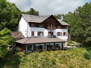 Immobile commerciale in Vendita a Andrate, 390'000€, 351 m²