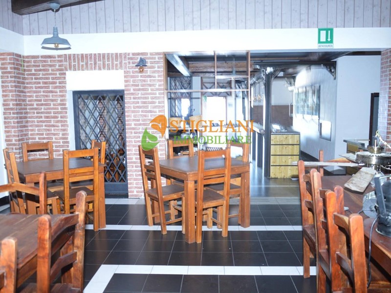 Immobile commerciale in Affitto a Campobasso, 1'300€, 200 m²
