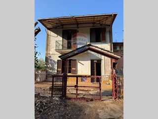 Casa Semi Indipendente in Vendita a Castelpoto, 35'000€, 120 m²