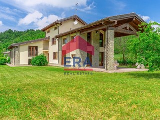 Villa in Vendita a Val di Nizza, 398'000€, 366 m²