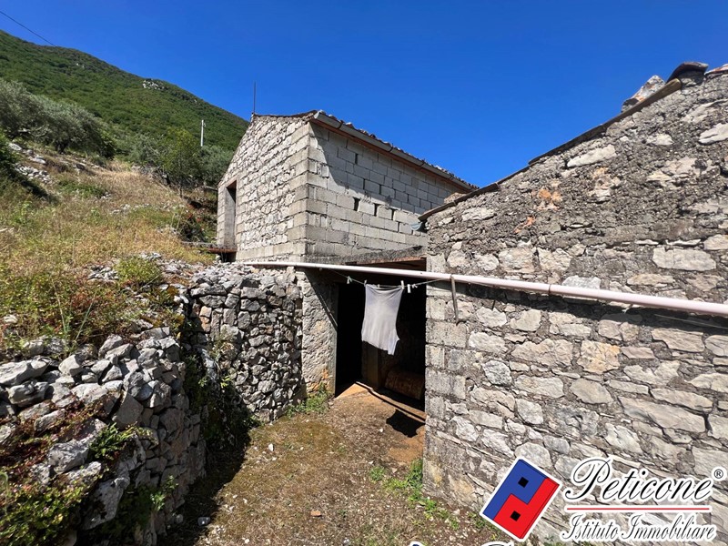 Casa Indipendente in Vendita a Vallecorsa, 35'000€, 200 m²