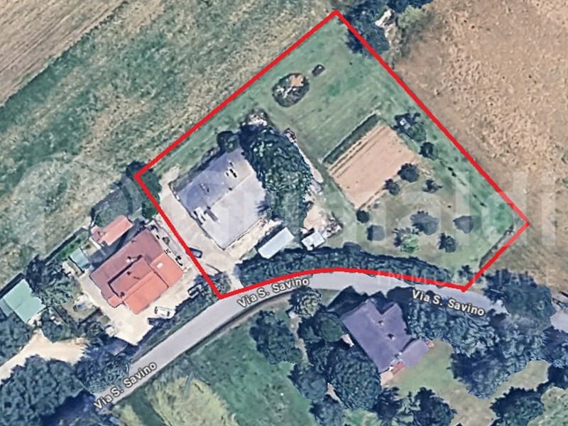 Casale in Vendita a Assisi, 115'000€, 200 m²