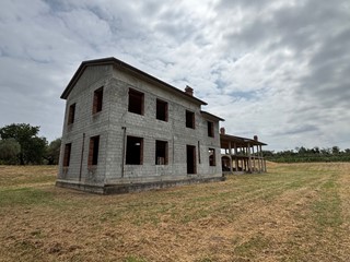 Casa Indipendente in Vendita a Sarzana, 750'000&euro;, 700 m²