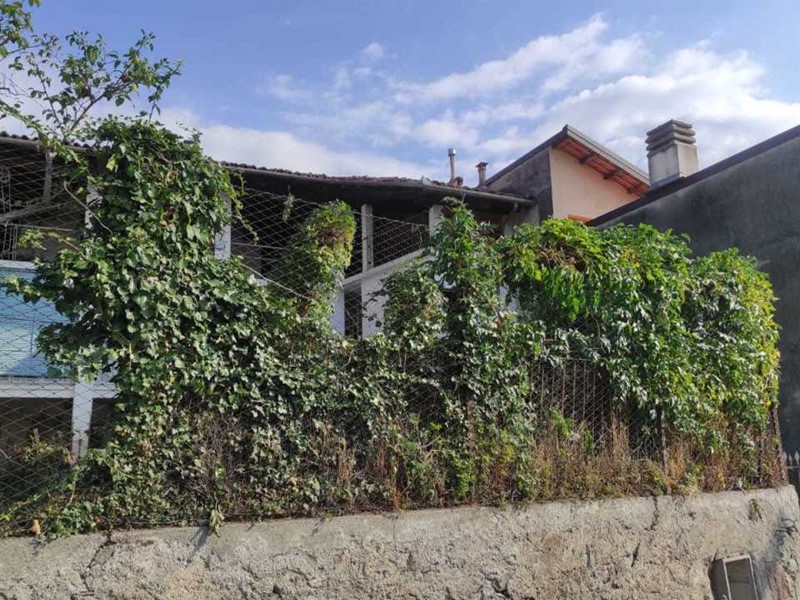 Casa Semi Indipendente in Vendita a Loranzè, 54'000€, 240 m²