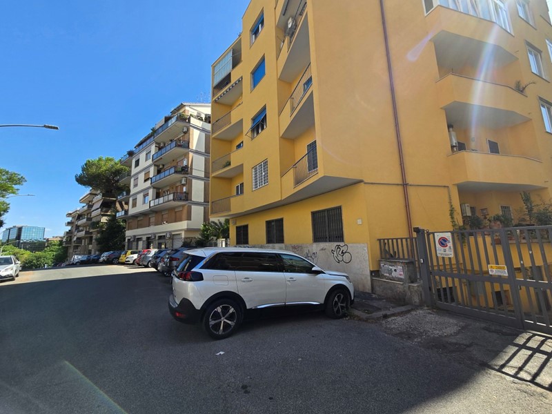 Capannone in Vendita a Roma, 15'900€, 13 m²