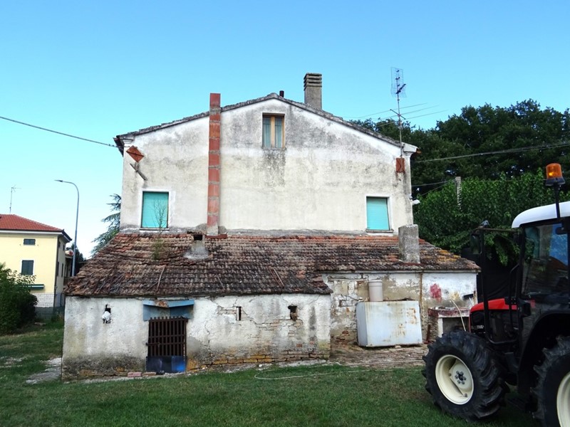 Casa Indipendente in Vendita a Corinaldo, 120'000€, 200 m², con Box
