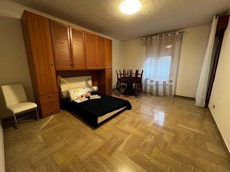 Stanza in Affitto a Modena, 300&euro;, 90 m², arredato