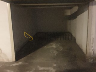 Box in Affitto a Legnago, zona Centro storico, 14 m², con Box