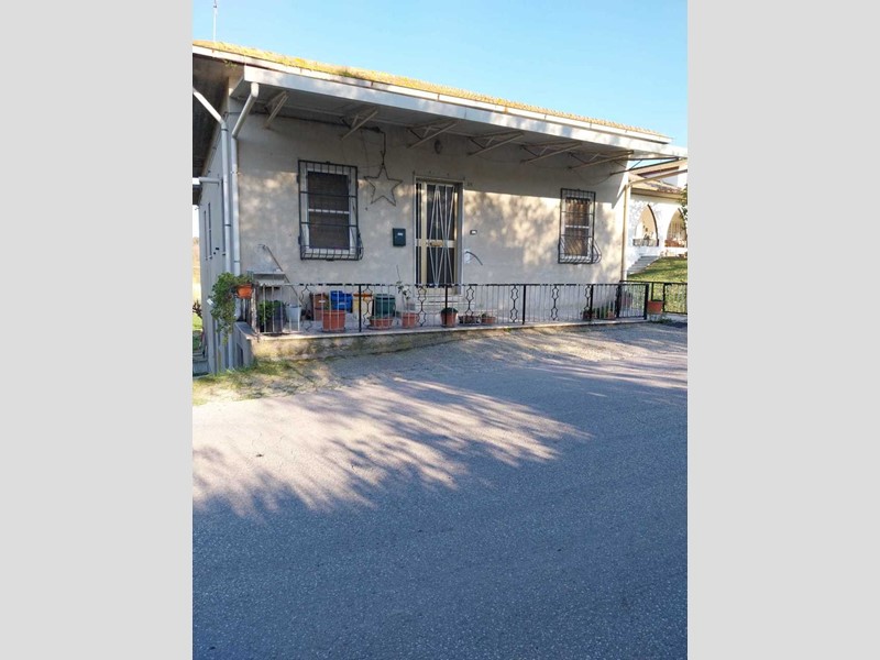 Casa Indipendente in Vendita a Offida, 180'000€, 310 m², con Box