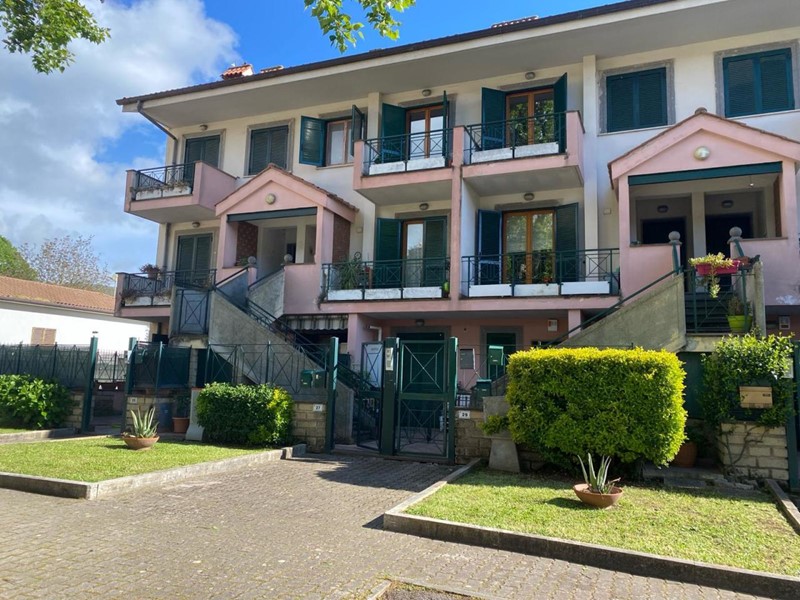 Quadrilocale in Vendita a Grottaferrata, zona Belvedere, 209'000&euro;, 146 m²