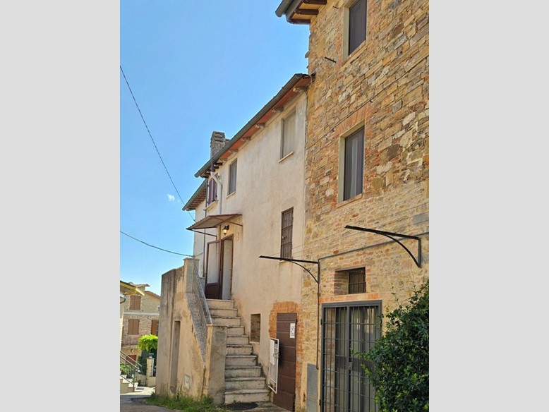 Casa Semi Indipendente in Vendita a Magione, 78'000€, 100 m²