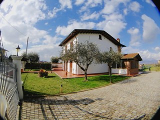 Villa in Vendita a Ponte Buggianese, 395'000€, 200 m², con Box