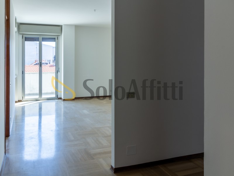 Trilocale in Affitto a Novara, zona Sacro Cuore, 750€, 100 m²