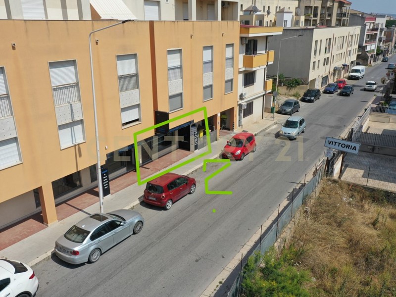 Immobile commerciale in Vendita a Vittoria, 75'000€, 70 m², arredato