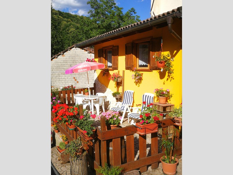 Casa Indipendente in Vendita a Valli del Pasubio, zona Giol , 250'000&euro;, 400 m², arredato