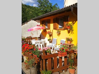 Casa Indipendente in Vendita a Valli del Pasubio, zona Giol , 250'000&euro;, 400 m², arredato