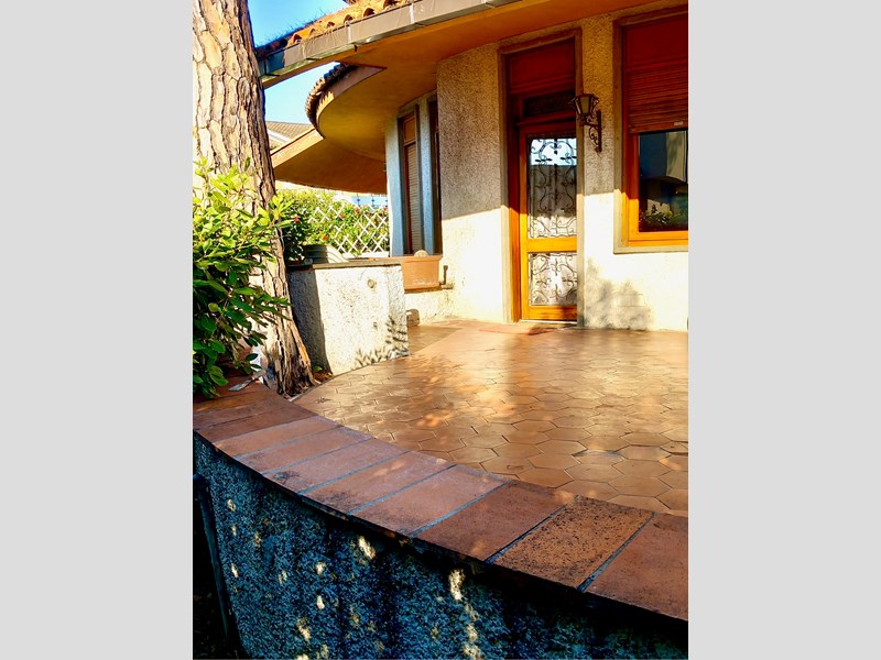 Villa in Vendita a Roma, zona Casal Palocco, 690'000&euro;, 240 m²