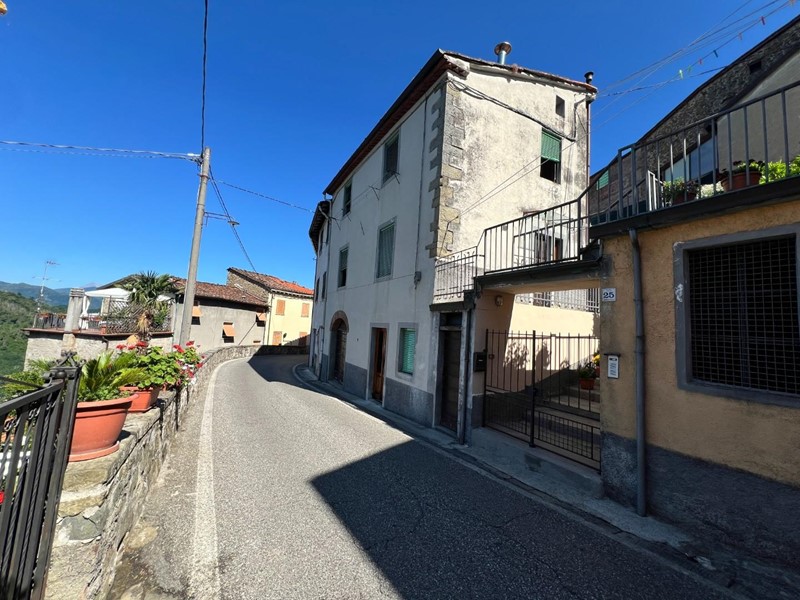 Casa Indipendente in Vendita a Bagni di Lucca, zona Benabbio, 45'000€, 100 m², arredato