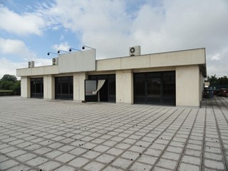 Immobile commerciale in Vendita a Cornate d'Adda, 72'500€, 559 m²