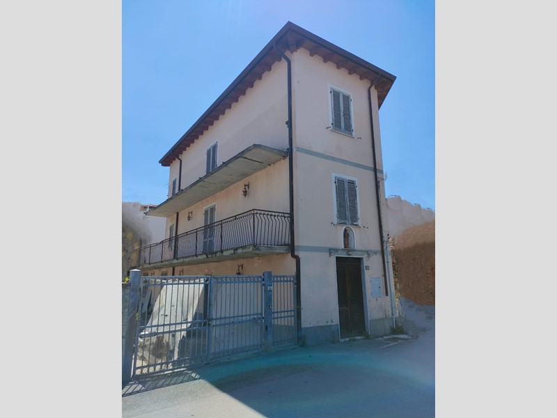 Casa Indipendente in Vendita a Massa, 280'000&euro;, 280 m²