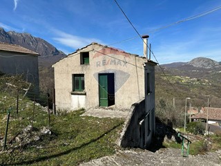 Casa Indipendente in Vendita a Scapoli, 9'000€, 30 m²